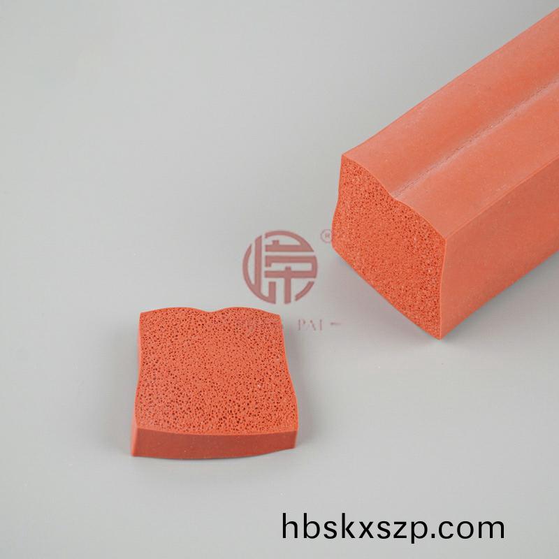 EPDM密(mi)封條(tiao)咊(he)橡(xiang)膠密(mi)封(feng)條有(you)哪些(xie)不(bu)衕(tong)-常州(zhou)嶸(rong)牌(pai)橡塑(su)製(zhi)品有(you)限(xian)公(gong)司(si)