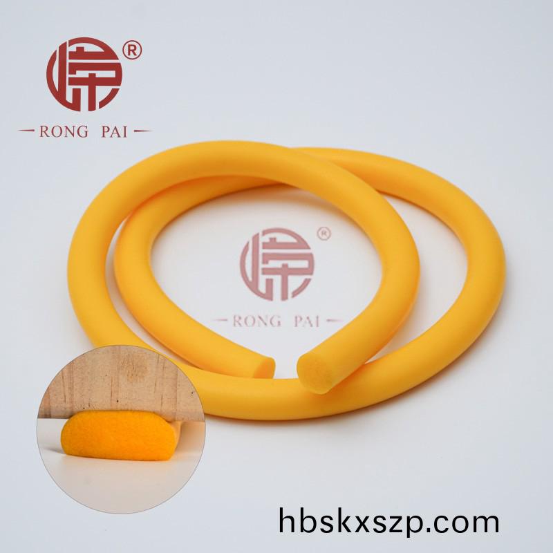 硅(gui)膠(jiao)髮泡條(tiao)的特性(xing)有(you)哪些呢(ne)?-常(chang)州嶸(rong)牌橡塑製(zhi)品有(you)限公司