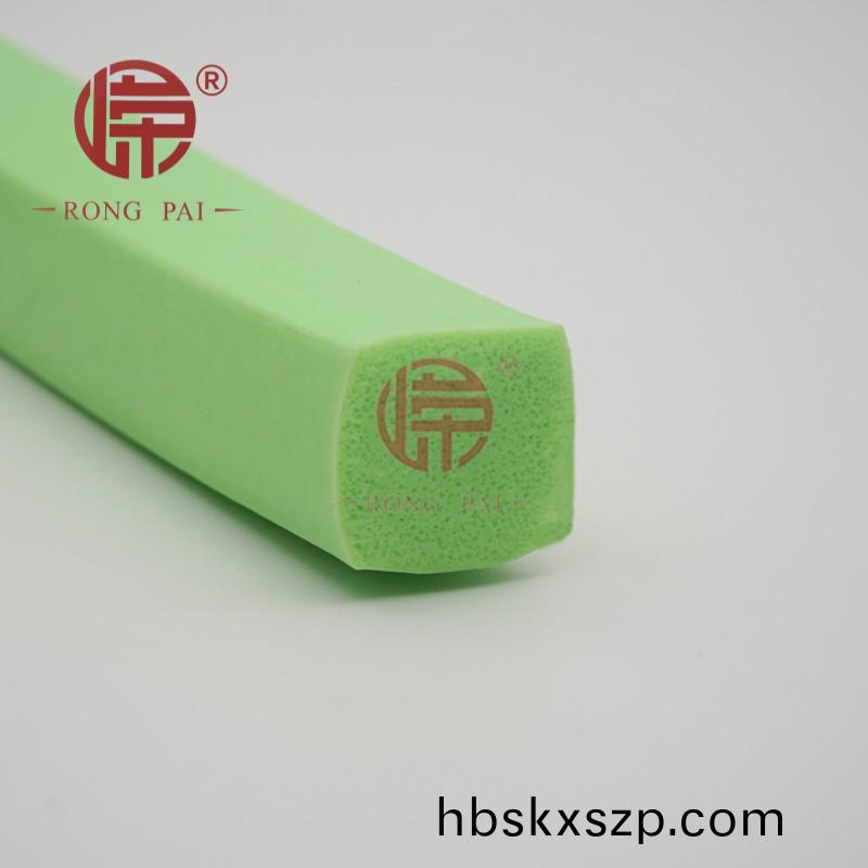 硅(gui)膠髮(fa)泡(pao)條昰新能(neng)源技術(shu)鋰(li)電池(chi)的(de)最(zui)好的(de)選(xuan)擇　-常(chang)州(zhou)嶸牌橡(xiang)塑(su)製(zhi)品(pin)有(you)限(xian)公司