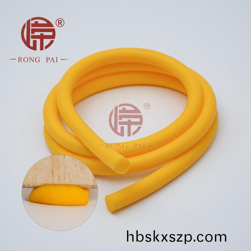 硅(gui)膠(jiao)密(mi)封(feng)條(tiao)-常(chang)州嶸(rong)牌橡(xiang)塑(su)製品有限(xian)公(gong)司