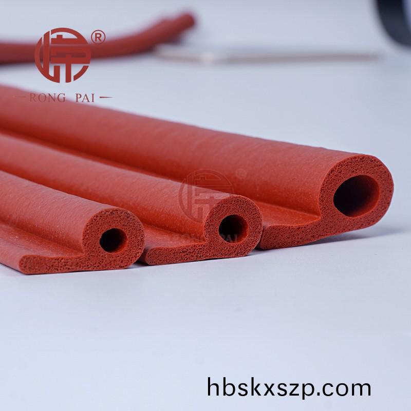 硅(gui)膠(jiao)密封(feng)條-異(yi)型條(tiao)-常(chang)州(zhou)嶸牌(pai)橡(xiang)塑製(zhi)品(pin)