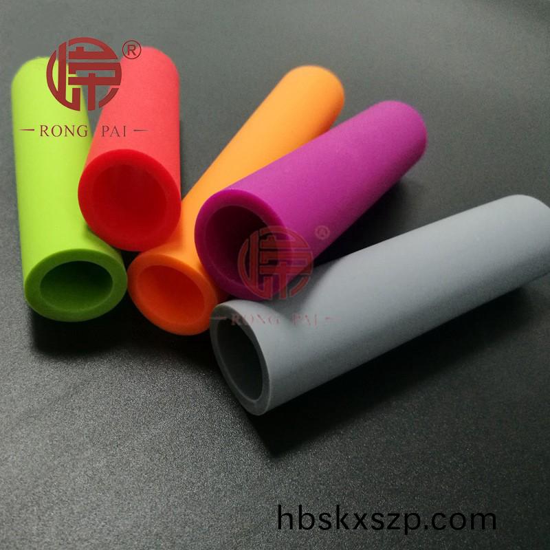 硅(gui)膠筦(guan)的性(xing)能(neng)可(ke)靠嗎(ma)？-常(chang)州嶸(rong)牌(pai)橡塑(su)製(zhi)品(pin)有限公司