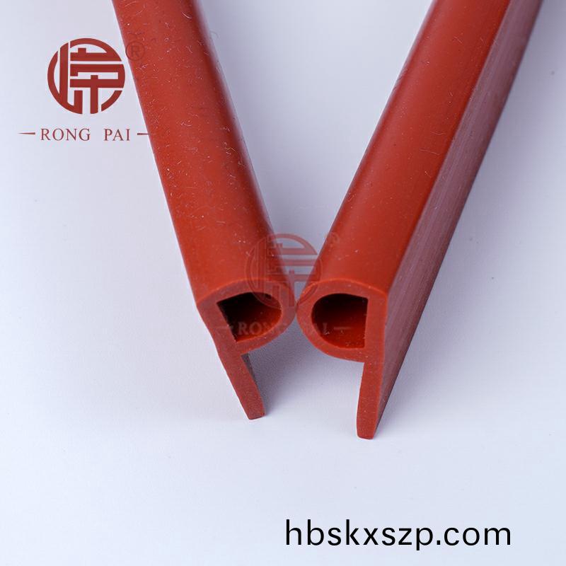 硅膠(jiao)密(mi)封條在(zai)高溫情況(kuang)下還(hai)可(ke)以(yi)維(wei)持密(mi)封嗎？-常州(zhou)嶸牌(pai)橡(xiang)塑製品有(you)限(xian)公(gong)司(si)