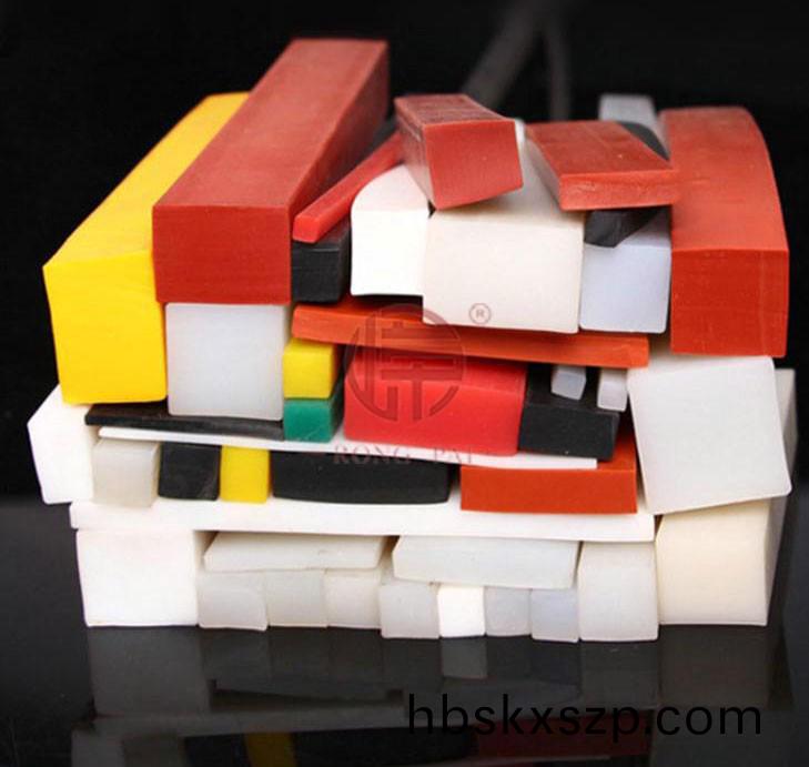 大型(xing)硅膠(jiao)條(tiao)