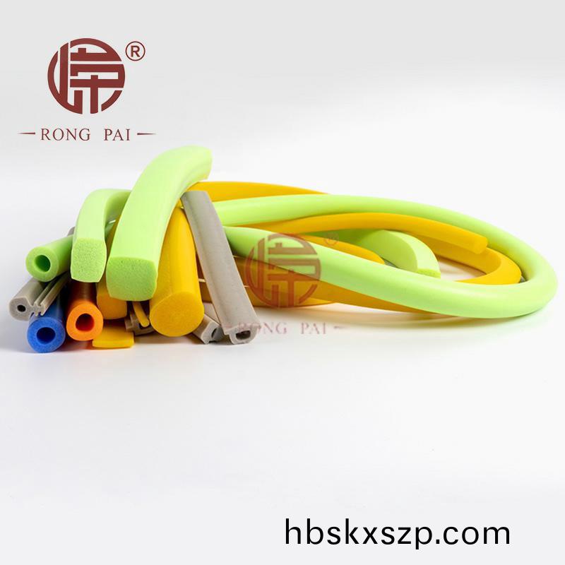 硅橡(xiang)膠(jiao)髮泡(pao)密封(feng)條有(you)哪(na)些(xie)類型又(you)有(you)哪(na)些(xie)優缺點？-常(chang)州嶸牌橡塑(su)製(zhi)品有(you)限(xian)公司(si)