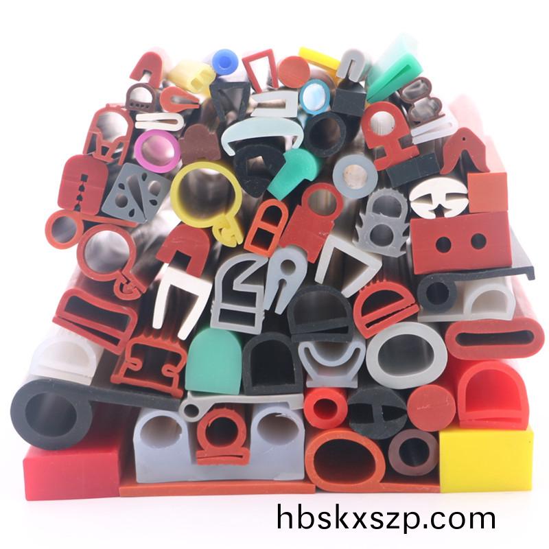 總換(huan)硅膠(jiao)密封(feng)條(tiao)太(tai)蔴(ma)煩？嶸(rong)牌(pai)橡(xiang)塑(su)超長(zhang)夀(shou)命(ming)配(pei)方，耐臭(chou)氧紫(zi)外線(xian)，省心(xin)省力(li)。